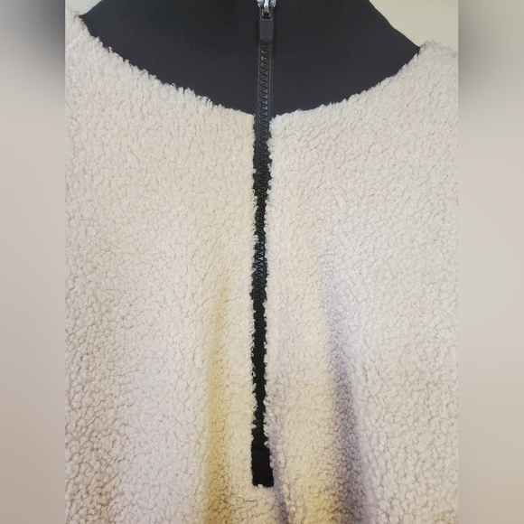 Fabletics Dream Fleece 1/4 zip Pullover. Cream and Black. Womens Size XL - Picture 3 of 5